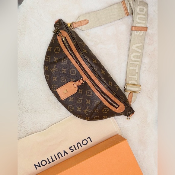 Louis Vuitton High Rise Bum bag Monogram Canvas - Picture 1 of 15